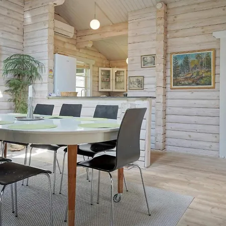 Сasa de vacaciones 6 Person In Ronne-by Traum *