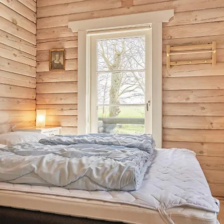 6 Person In Ronne-by Traum Сasa de vacaciones Rønne